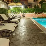 Tropics & Venera فندق سفيتي فلاس