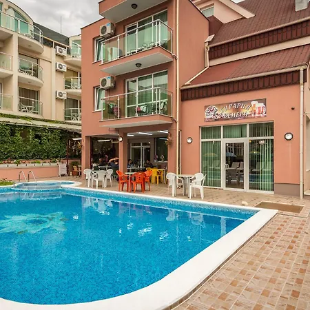 Hotel Tropics & Venera